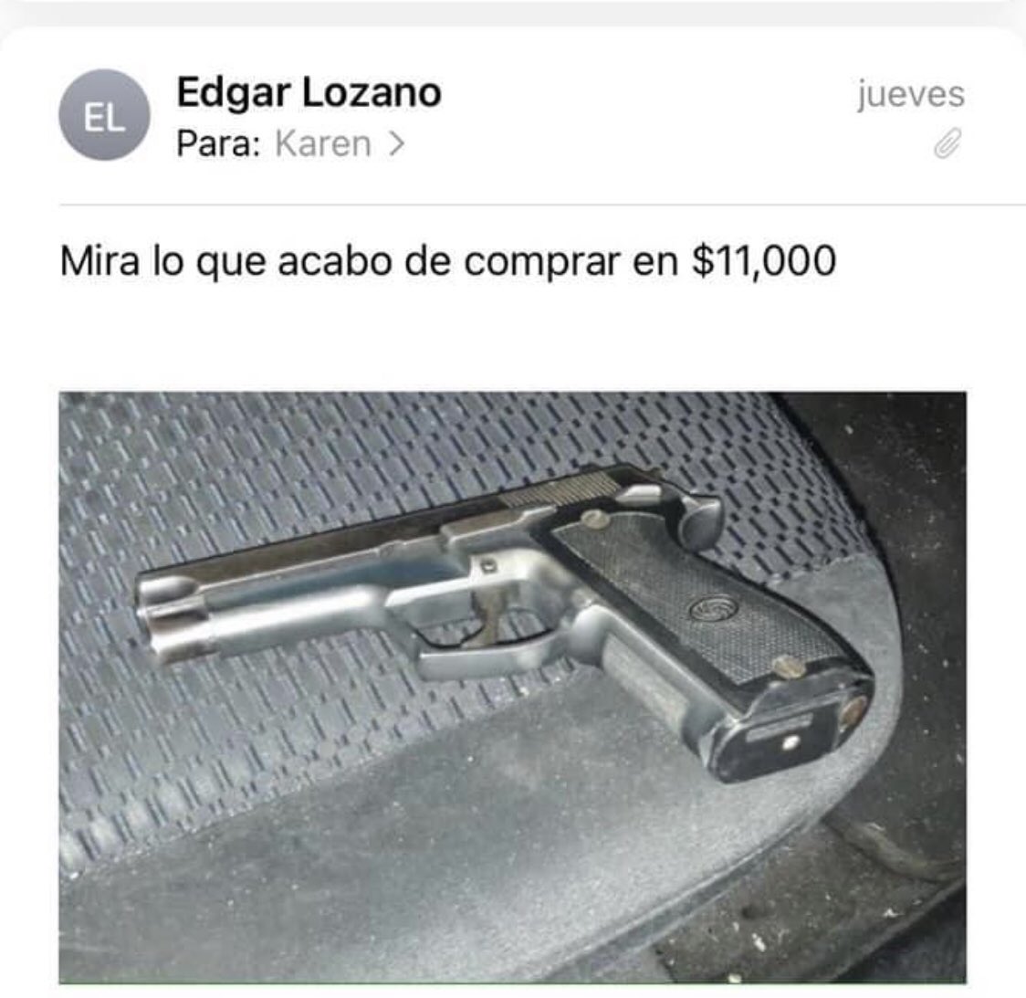 luchacastro52's tweet photo. Edgar Lozano presume en redes sociales el arma con la asesinara a nuestra compañera Ana Karen Alarcon y afirma qué hay un pacto con el próximo fiscal que nombrará @MaruCampos_G  para guardar las ordenen de aprehensión en su contra https://t.co/eTJVAoKiuZ