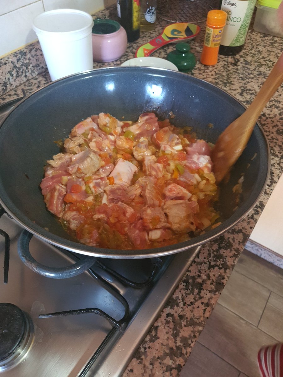 No te pido lo q lo superes, <a href="/dominguezja/">José A. Domínguez</a>. Pedazo de perol con costillas de la suegra. MANDA UN SALUDO A CHARI SERRANO que es hiperfan
Y si le pones <a href="/IndiaMartinez/">India Martínez</a> ya...