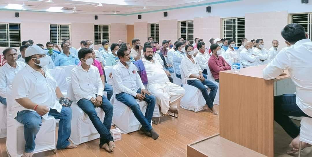 Bibhuti_BJD's tweet photo. ଡେଲାଙ୍ଗ ବ୍ଲକର ସମସ୍ତ ଜନ ପ୍ରତିନିଧି ଓ ନେତୃମଣ୍ଡଳୀ ମାନଙ୍କୁ ନେଇ ଅନୁଷ୍ଠିତ ପିପିଲି ଉପ ନିର���ବାଚନ ପ୍ରସ୍ତୁତି ବୈଠକରେ ଯୋଗଦେବା ଅବସରରେ।
@Naveen_Odisha 
@CMO_Odisha 
@pranabpdas https://t.co/Df1jl3HCu4