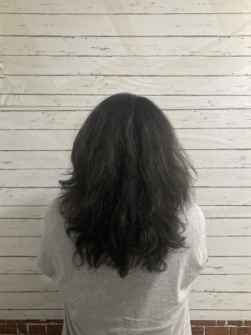 こんなご時世だし、たまには人の役に立って自己満足したいと思ったけど、献血は投薬治療中でできないので、ヘアドネーションしました
髪伸ばしたことなかったので、医療用ウィッグ用に31cm取れるまで伸ばすのなかなか大変でした… 