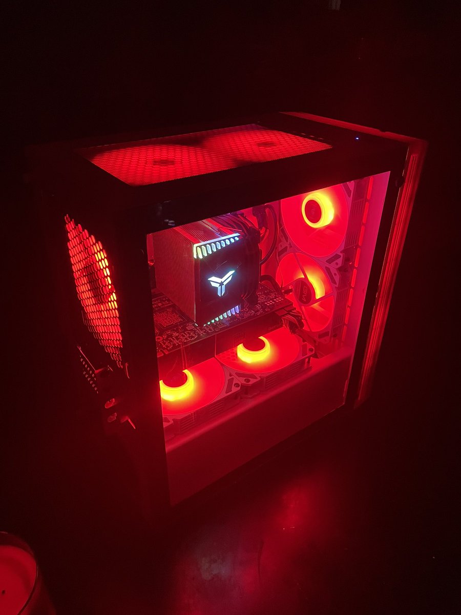 CG1EGaming's tweet photo. Our first #custom #girl #gamingpc featuring the “OMG” #Playwithme Case. @GIGABYTEUSA @Thermaltake_na @Jonsbo_official @CG1EGaming @SGH_RTs https://t.co/XVzOM5K7FJ