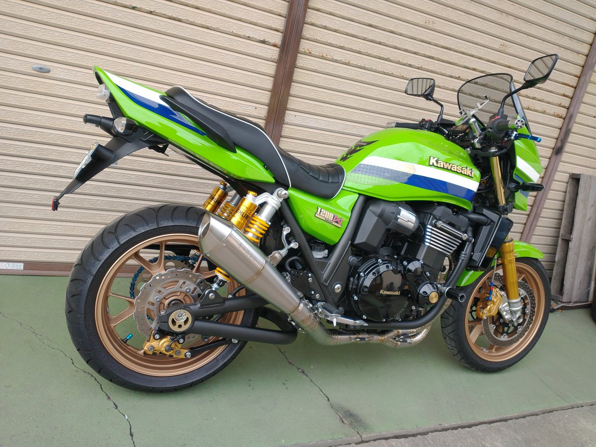 お客様のZRX1200DAEGに原田消音器チタンフルエキを装着。サイレンサー