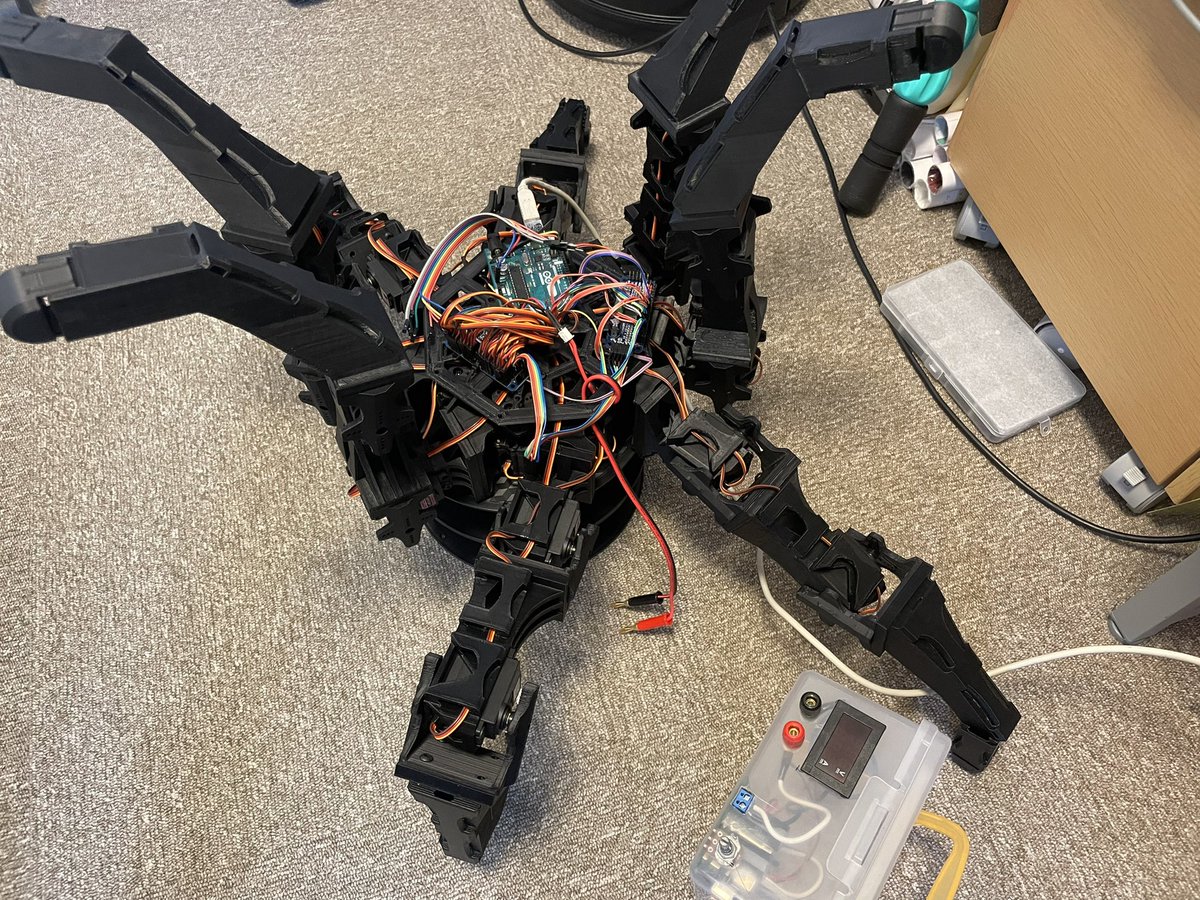 eternalfriend17's tweet image. サーボドライバから煙出ました！！！！
#Rospider