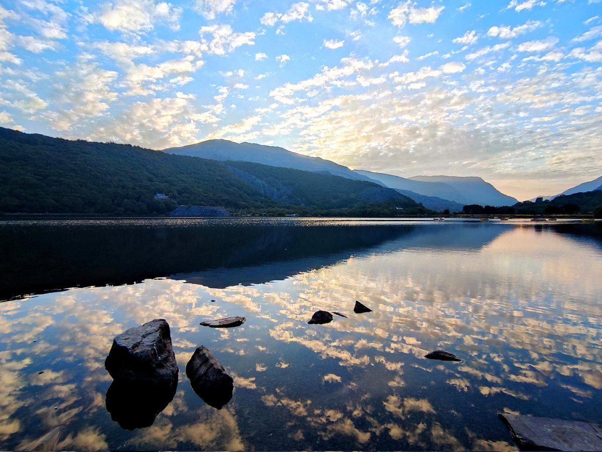 Last one. Promise. How beautiful is a Llyn Padarn sunrise. #Llanberis #eryri #snowdonia  #walesrocks