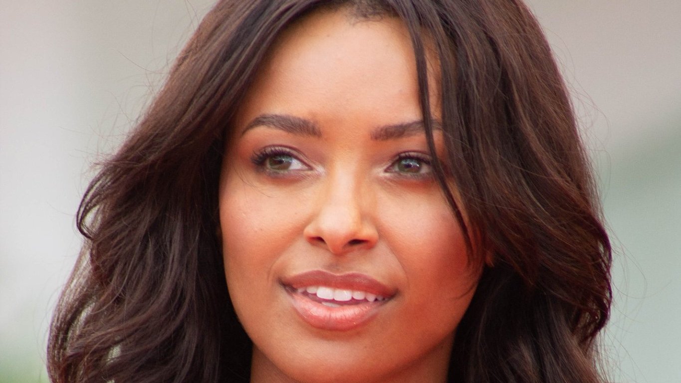 Happy Birthday to American actress, singer, dancer and model,
Kat Graham (September 5, 1989). 