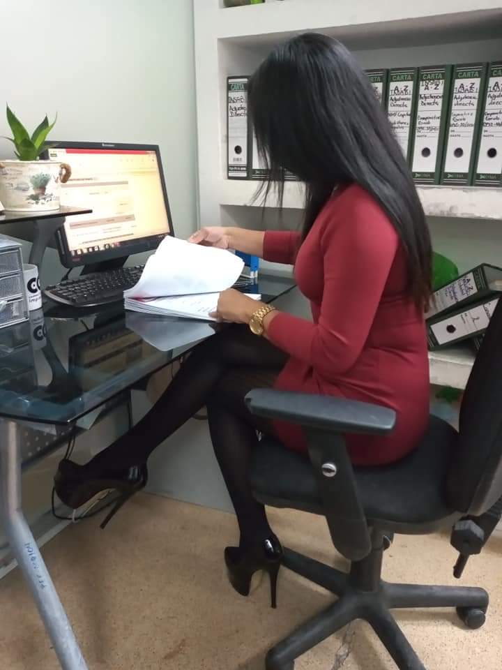 Elmanoso7's tweet photo. a alguien le gustan las secretarias ?? 

🔥🔥🔥

que te parece esta princesa 3/4 https://t.co/B45E79Gtcq