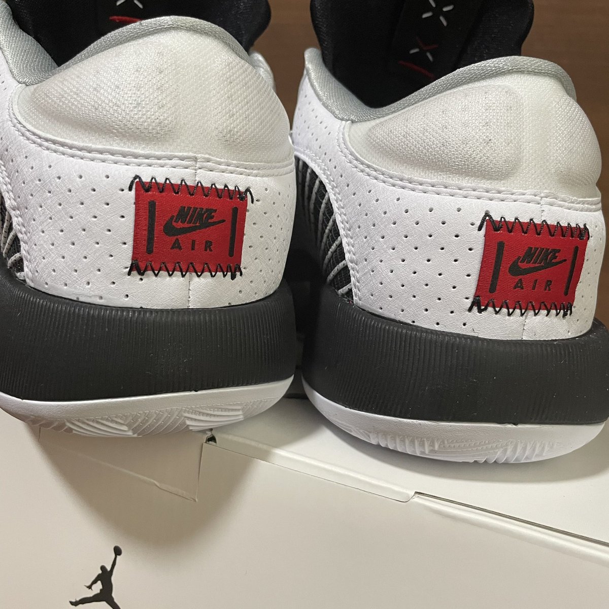 dubkicks00's tweet photo. 🏀#09/2021

AIR JORDAN XXXV LOW PF
US_8.5  cm_26.5
WHITE/METALLIC SILVER-BLACK
CW2459 101

#BasketBallKicks #NiceKicks #MyCollection #KicksCollection #AirJordan #AJ #Jordan #Nike #NikeBasketBall #dubkicks00 https://t.co/AnM8qapr9q