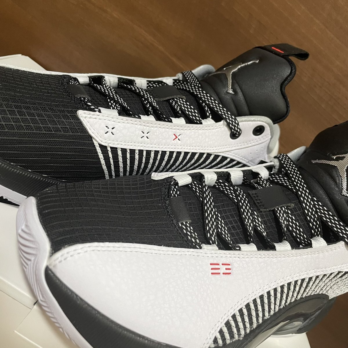 dubkicks00's tweet photo. 🏀#09/2021

AIR JORDAN XXXV LOW PF
US_8.5  cm_26.5
WHITE/METALLIC SILVER-BLACK
CW2459 101

#BasketBallKicks #NiceKicks #MyCollection #KicksCollection #AirJordan #AJ #Jordan #Nike #NikeBasketBall #dubkicks00 https://t.co/AnM8qapr9q