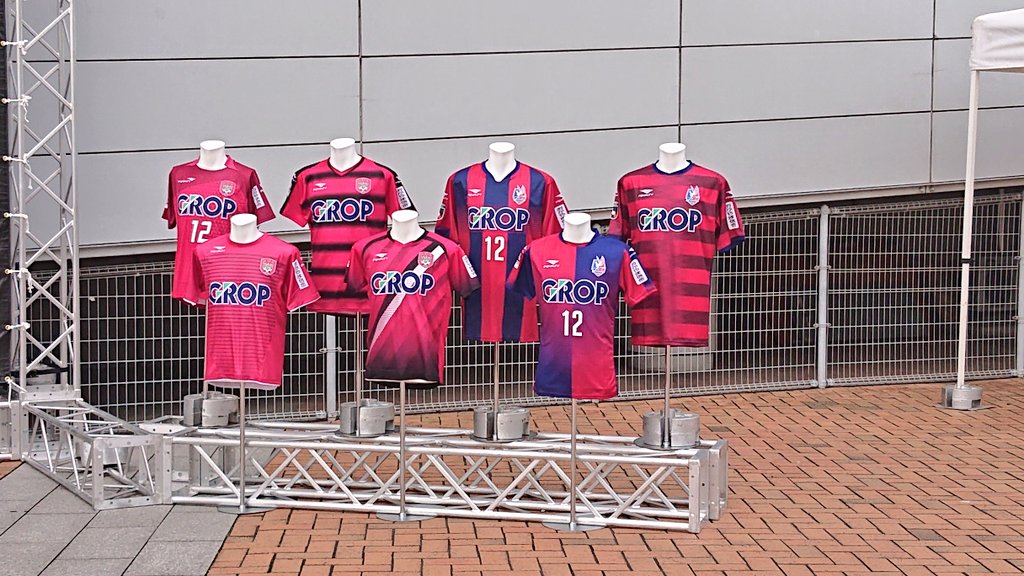 Tatsu19 ファジアーノ岡山 歴代ユニフォーム 積み上げてきた歴史を感じるとともに いくつかの象徴的な試合の思い出も 込み上げてきますね Fagiano T Co U0g057elv5 Twitter