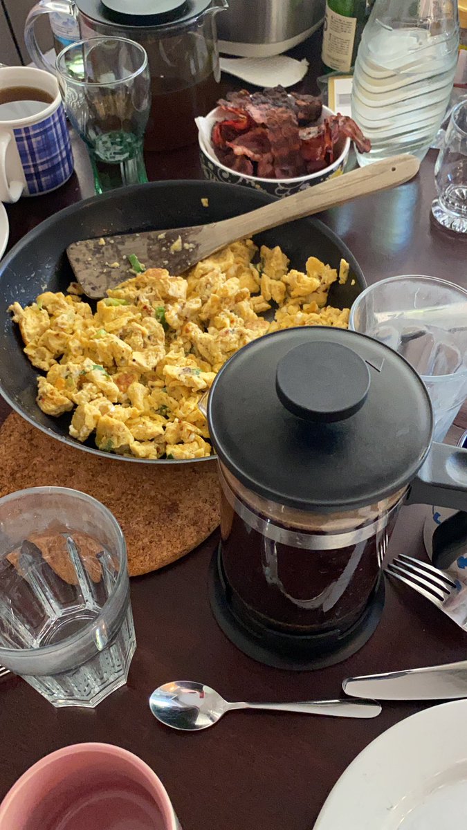 Rmnrai's tweet image. Hotelfrüstück at Home zur #conline21 … ja so was will ich halt haben … gehört halt dazu …