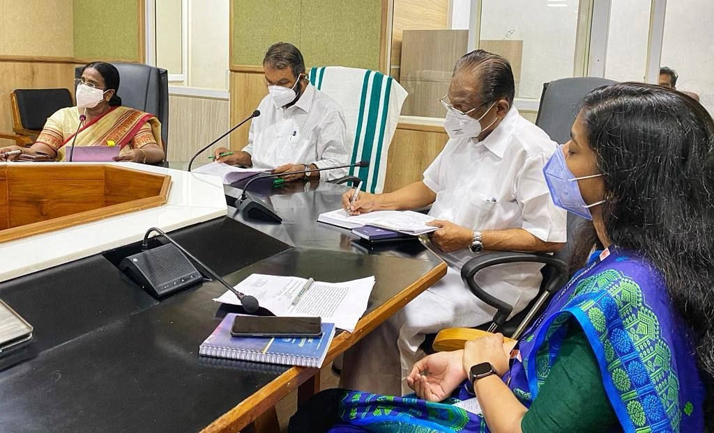 VSivankuttyCPIM's tweet photo. Inauguration of the state govt-led online taxi-auto system (based on the Uber-Ola model) will happen on Nov 1st. This is being done on the recommendation of the Kerala Motor Workers' Welfare Union and will be regulated by the Labour Commissionerate. #KeralaLabour https://t.co/PDc0oR00wD