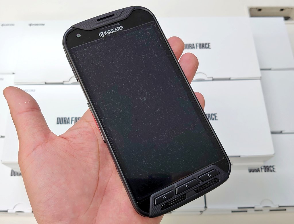 iosys_official's tweet photo. ☆今週の新ネタ①☆
DURA FORCE PRO KC-S702 ブラック
未使用品 税込29,800円
MIL規格16項目+防水(IPX5/8)防塵 (IP6X)試験をクリアしたガチムチスマホ!!
⏬商品ページ⏬
https://t.co/51Iij388ig
現場でiPhoneを何度も破損しちゃった...という方に現場専用機としてオススメ!!
#イオシス #DuraForce https://t.co/FpAT51IH6V