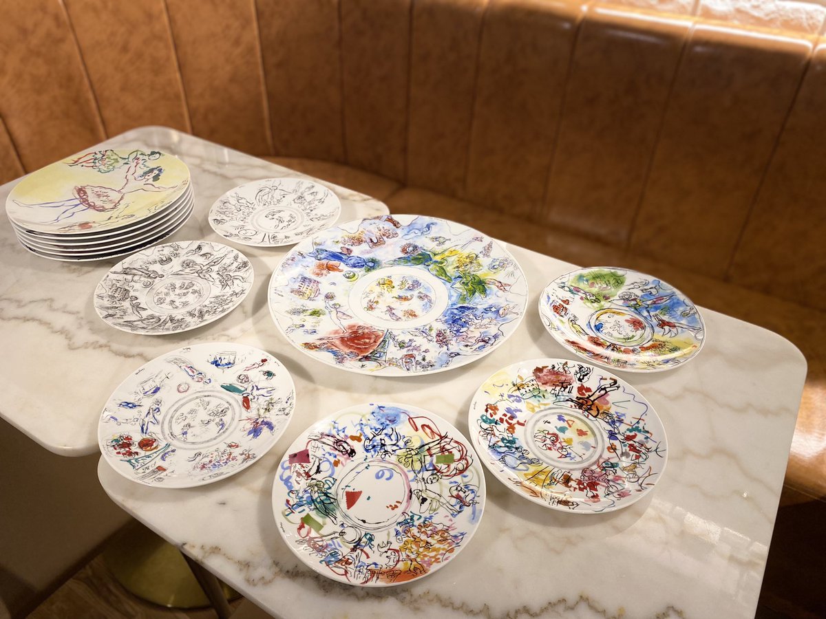 神保町 Ale こんにちは 神保町aleです 先日の モレッティ に続き 新しい 食器 たちが仲間入りです ベルナルド シャガール 1枚目はなんと オペラ座 の 天井画 Ale自慢の料理をぜひ この食器たちと 神保町ディナー Costa