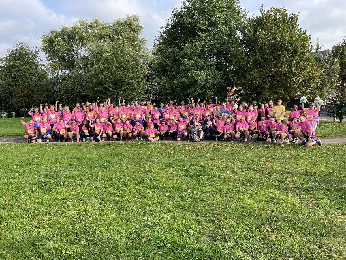 DisputeLawDan's tweet photo. Excitement is building for the Leeds 10k with the elite runners of @YorkshireLegal https://t.co/fE5bHFyTat