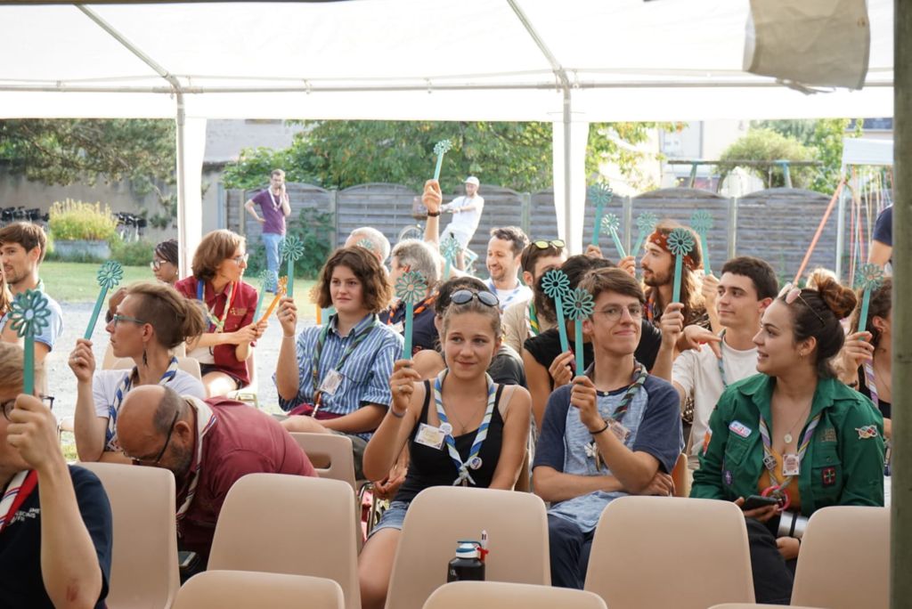 EEUdF's tweet photo. L'assemblée générale extraordinaire est réunie ce week-end à Nazelles-Négron. Deux jours de débats sur notre gouvernance, en plein air et sous le soleil de l'Indre-et-Loire ! 📣🌤️
#AGEEUdF https://t.co/M5Il7Be8aQ