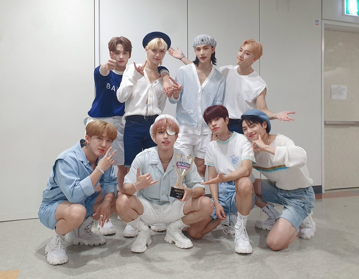 StrayKidsBrasil's tweet photo. Temos chances REAIS de pelo menos mais TRÊS WINS na semana que vem, então continuem fazendo stream!🔥

8 WINS FOR 8 KINGS
#Thunderous4thWin
#StrayKids8thWin
#인가1위_소리꾼_4관왕
@Stray_Kids https://t.co/doKiTnJq2Z