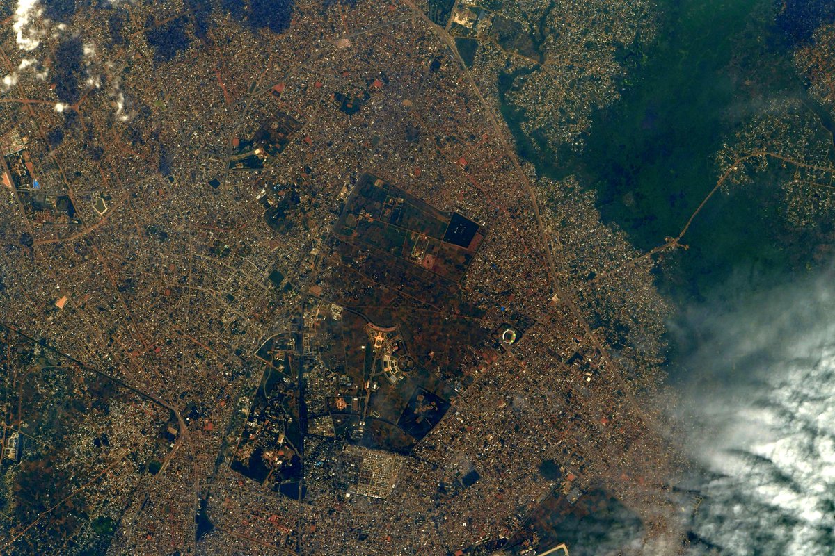 Thom_astro tweet picture