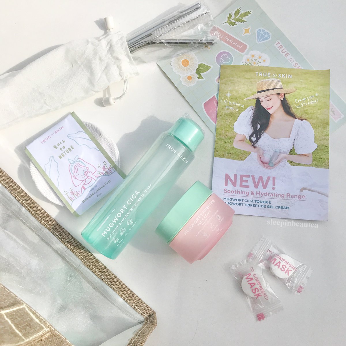 sleepinbeautea's tweet image. NEW RELEASE: Mugwort Cica Toner &amp;amp; Mugwort Tripeptide Gel Cream by @truetoskinId 💗

super cute packaging, gemes bgt aslik! btw True to Skin kalo bikin PR package tuh aku suka bgt karena selalu useful, gak hanya “lucu doang” ✨

#TruetoNature #BeYouBeNatural #RacuninSkincare