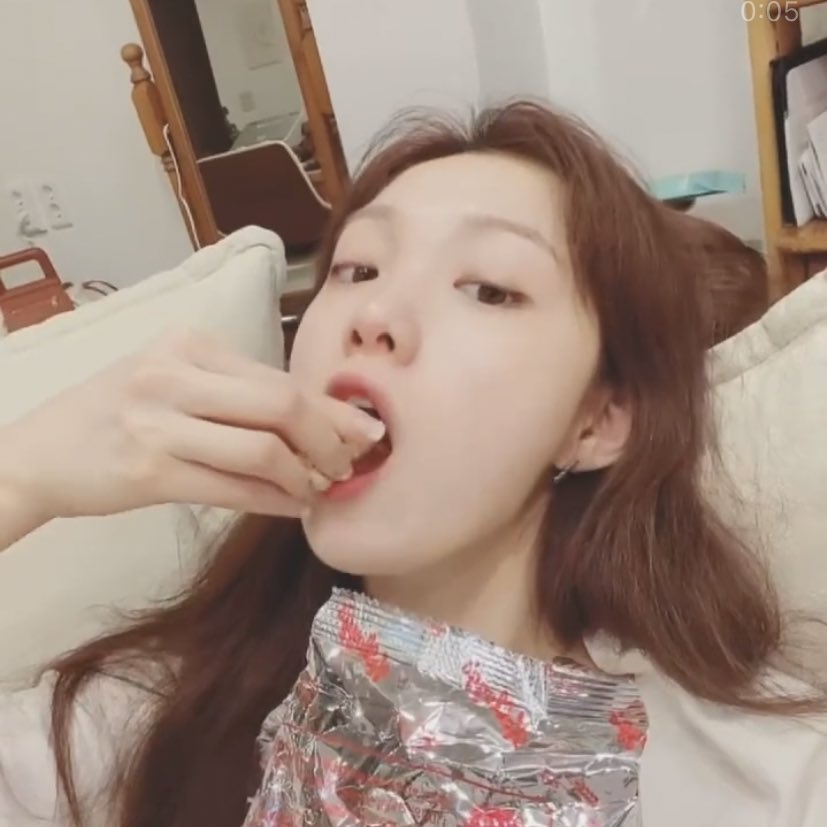 _bejoyful's tweet photo. 요런 무드하면 절대 이성경이 빠질 수 X https://t.co/WgLUHuUHIv