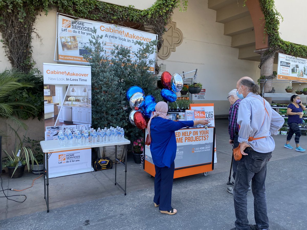 Umesh6623's tweet photo. D26 associate Mike engaging with our customers by driving services.  Talking about HVAC, Cabinet Makeover, and Carpet!!!! It all starts with a “Hi what are you working on? What can I help you with?”  Keep filling the pipeline!!!! https://t.co/Fqp8CbJzgN