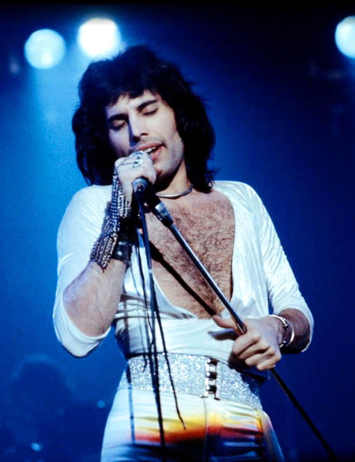 Freddie Mercury would\ve turned 75 today! Happy Birthday to a true legend & one of the greatest to ever do it.    