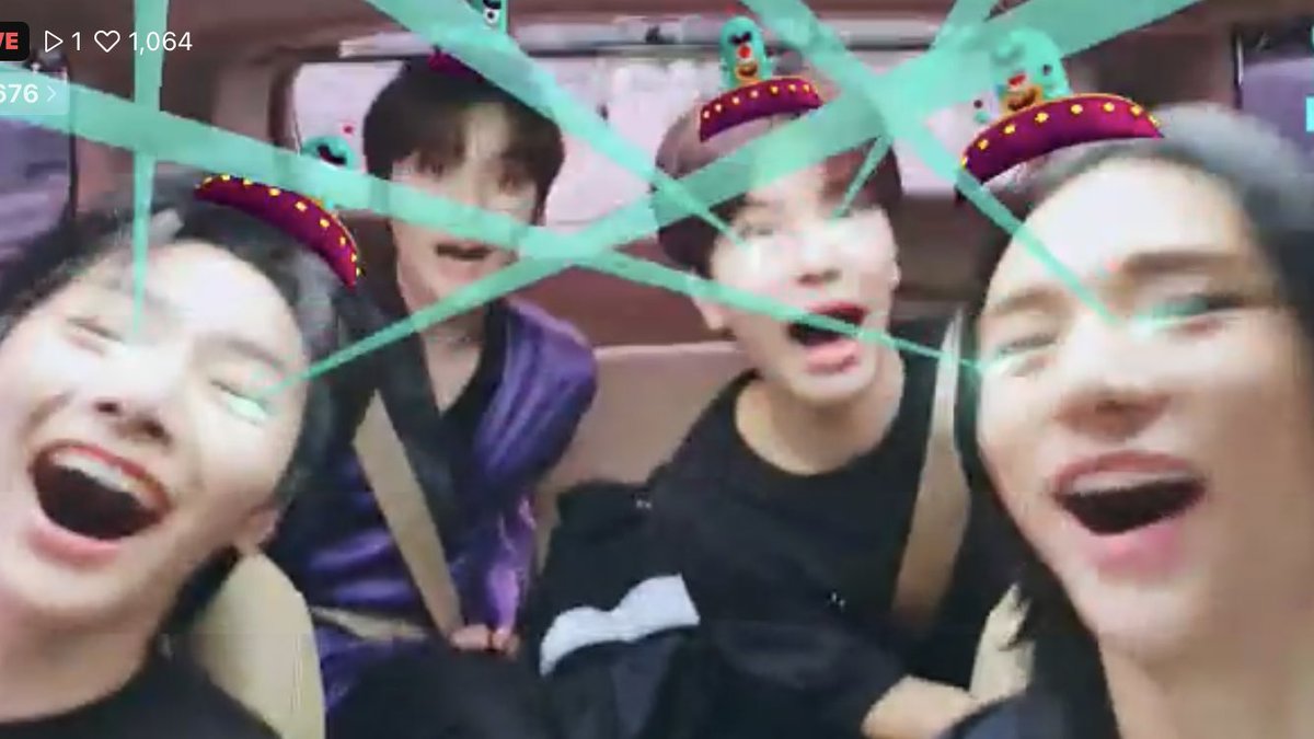 아 ㅠㅋㅋㅋㅋ 
들어가자마자 퐝당햇지만
이게바로 내가 얘네 1위시켜주고 싶은이유