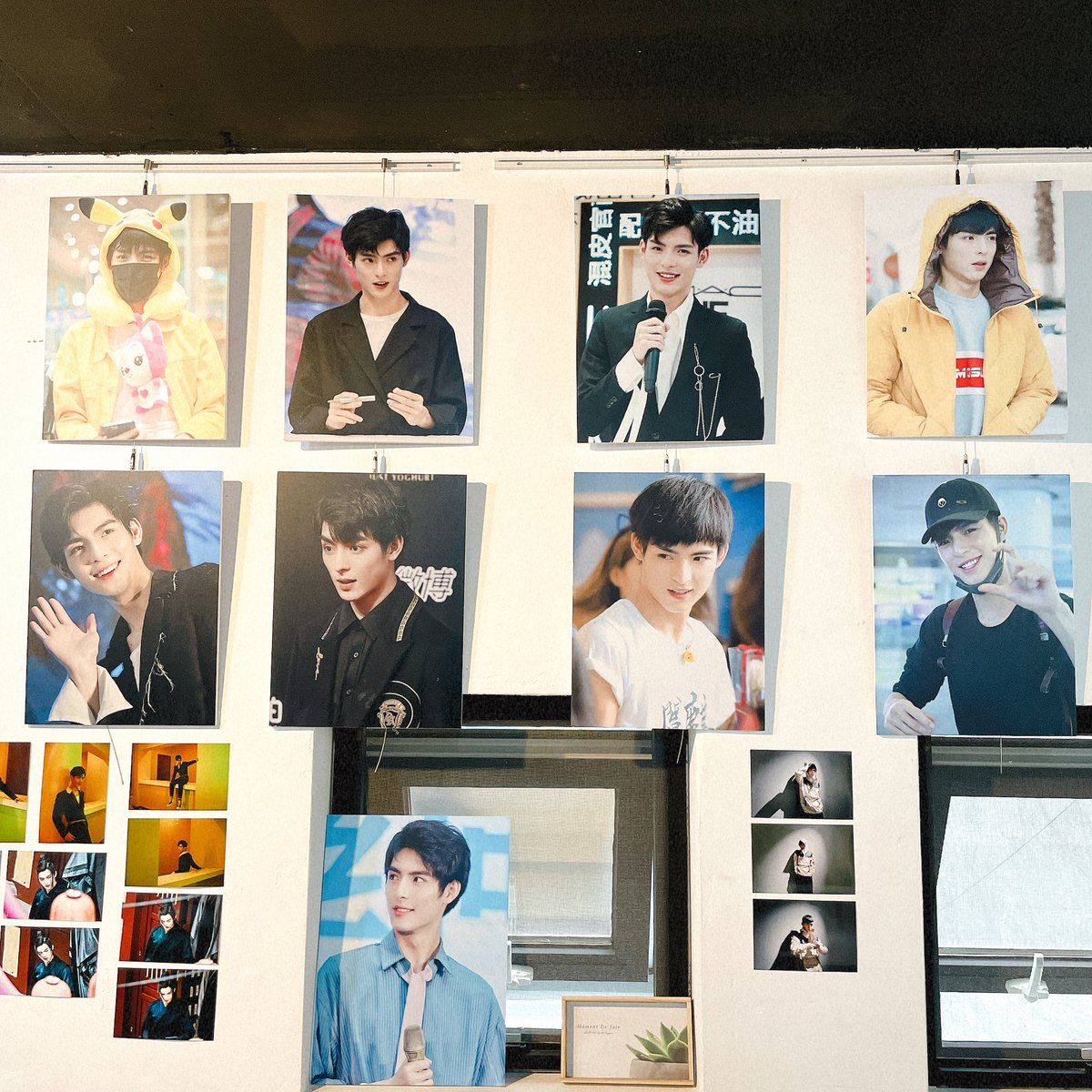 wxddgg's tweet photo. 꽉꽉채워져잇던 호헌이생카!!!
잘생겻으니 내한하라고 적고있다가
옆 설양룸 발견했을때 너무좋아서 펜떨굴번햣움..
특전도 완전많아서 다 펼쳐놓지도못햇어요..
다펼치면 거의 돗자리만할듯
이벤트 감사합니다🥺❤️🔥
#쉬엔쉬엔한_9월에_온_왕하오쉬엔
#I_will_remember_WHX
#皓月千里_轩你同行 https://t.co/m3ywEK0GWM