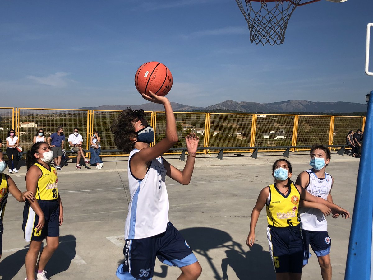 FBMadrid's tweet photo. #3x3Madrid ¡Los ALEVINES están jugando las SEMIFINALES! 💯

Recordamos que este torneo está organizado con la colaboración de la @deportecmadrid y @BaloncestoESP 💪🏻

¡Qué gran domingo estamos viviendo! 🔥 https://t.co/QtJPDf8c1c