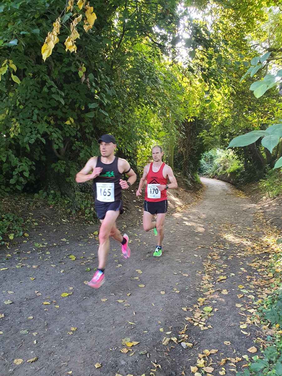 SCFCSuppCoop's tweet photo. The first runners, 165 &amp; 170, comes through at Simon's Bridge area just 30 minutes after the race started in start we make it to be the 6th #hattershalf @Hatters_Half https://t.co/hdkNvqFrWN