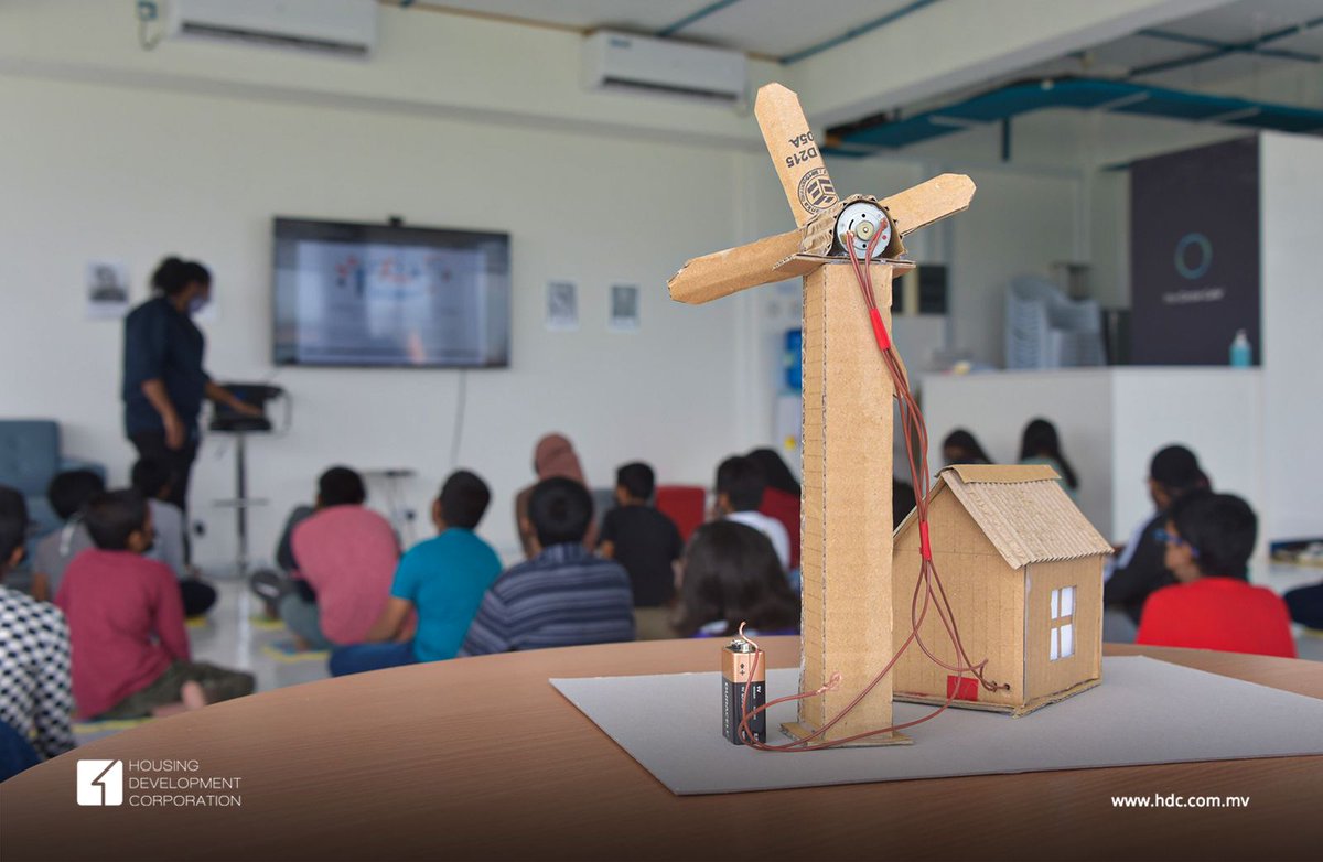 MyHulhumalemv's tweet photo. We had an interactive session ‘Ask a Civil Engineer’, with our Civil Engineer Hussain Hanan Ahmed yesterday at the The Circle by @ugailfoundation. The children were so excited to learn about everything we see that is built around us. #MyHulhumale #MeetReadLearn https://t.co/nq1ivAKAN3