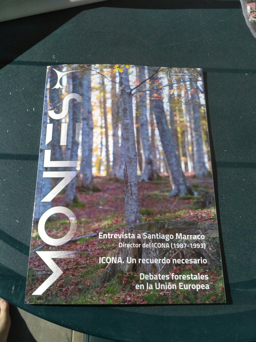 Mañana de domingo para leer nuevo ejemplar <a href="/RevistaMontes/">Revista Montes</a>.  De momento exquisitas y recomendables primeras páginas con la entrevista a Santiago Marraco e historia #ICONA 👌