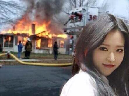 ตอนมียูนิตน้อทเฟรนกับยัมยัมออกมา
ฮยอนจิน ฮาซึล วีวี่ โอลิเวีย be like :