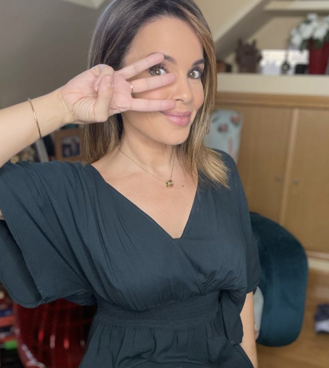 Necesito que hagáis este gesto 🙏🏻 por los pacientes de mieloma múltiple que no pueden. Ayudadles a visibilizar su cáncer, responsable del 2% de la mortalidad asociada al cáncer y que sigue siendo invisible.  Sube una foto por el #DíaMundialMielomaMúltiple #LoQueNoVes @JanssenESP