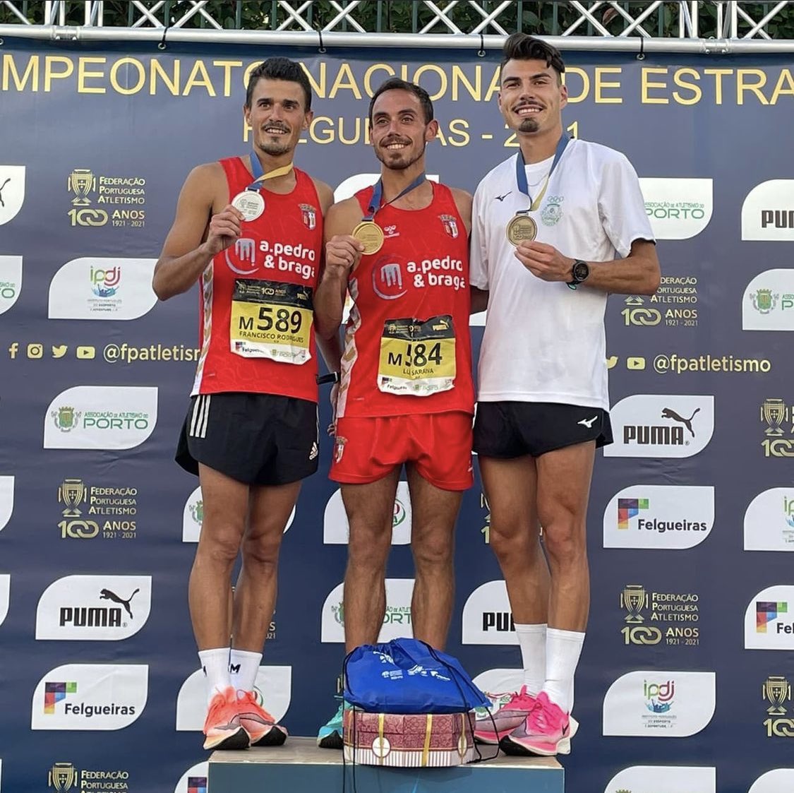 Modalidades_SCB's tweet photo. Dois pódios pintados de 🔴⚪

Mariana Machado e Luís Saraiva são os novos 𝐂𝐀𝐌𝐏𝐄𝐎̃𝐄𝐒 nacionais de Estrada. Francisco Rodrigues sagrou-se vice-campeão ⚡️💨 https://t.co/6H2Ydt9cXN