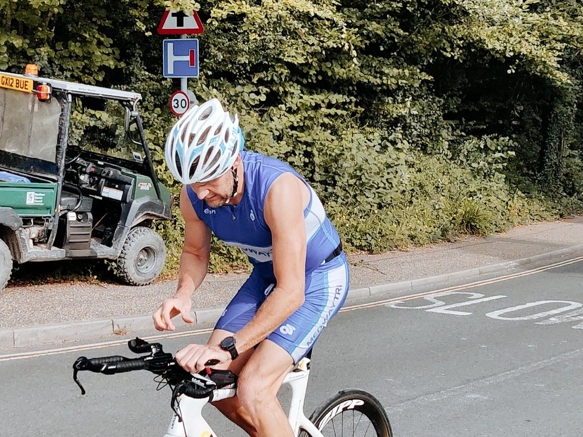 In and out of T1 for Rob <a href="/HorshamAmphibi1/">HorshamAmphibiansTriathlon</a>