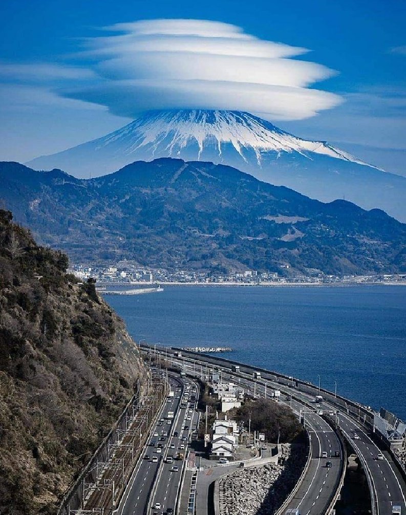 Sienna_2g's tweet image. Mount fuji Japan 💙🤍