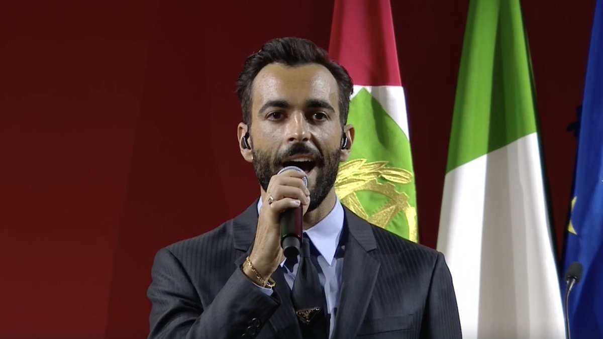 mengonimarco's tweet photo. Marco canta l’Inno d’Italia. #Supersalone21 
Staff https://t.co/6qhyTC0P76