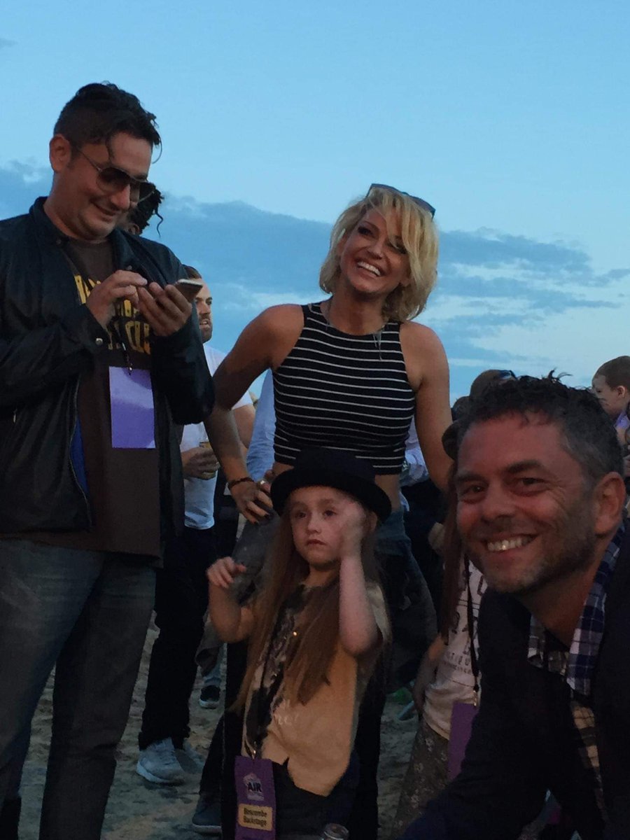 So sorry to hear the news about Sarah Harding 😢. Here she is backstage at one of our Bournemouth gigs - just before she tried to drag us all out on one of her legendary nights out 😘😘