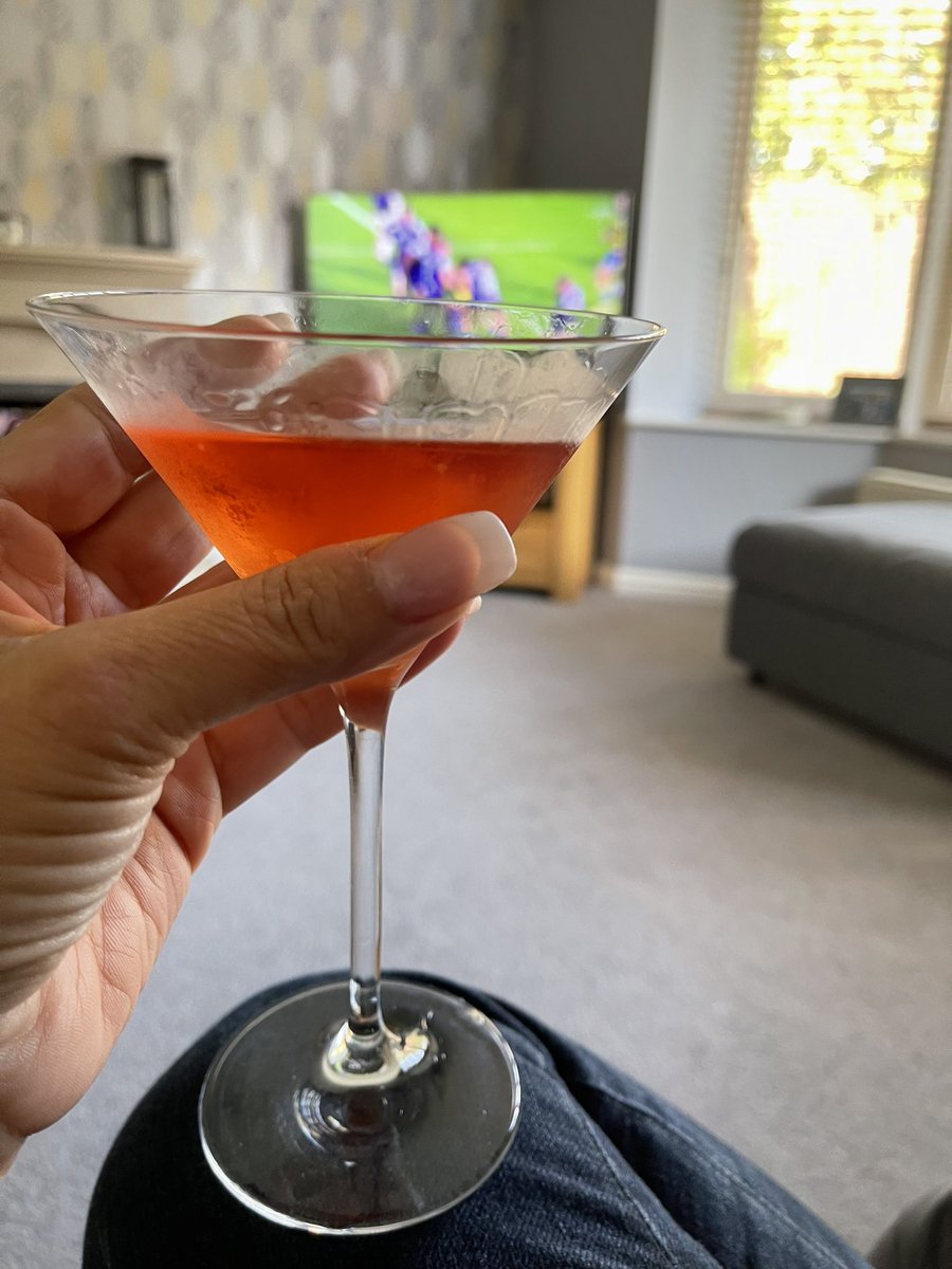 RugbyLeagueLisa's tweet photo. Magic Weekend cocktails continue. Comte de Sureau. Just the one of these otherwise the Yorkshire puddings will be a disaster. #BitStrong https://t.co/XdWHoA2fKW