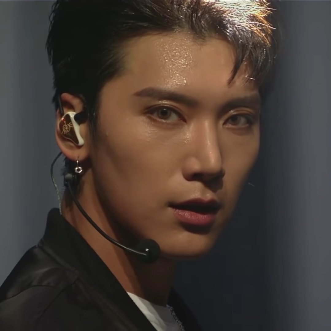 I've came across to this ethereal Ten while watching SuperM's live performances. Damn, he looks like a Hollywood actor here. His gaze is telling me his role is spy or assassin. lol