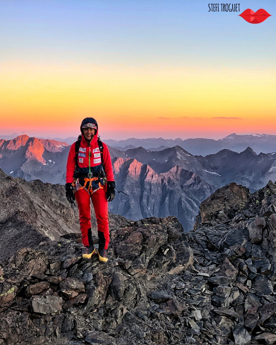 LA VIE 🔥🖤.
▪︎
#Dirruhorn #Durrenhorn
#Switzerland 🇨🇭
#FerrinoOutdoor #xBathlete #LaSportiva #PureAdrenaline