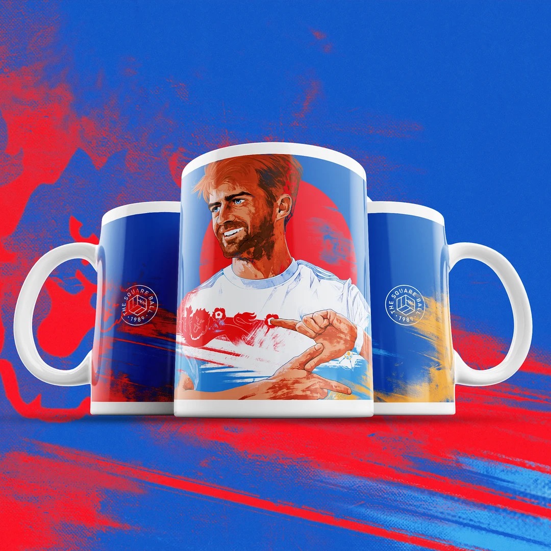 🚨 | RT to win a mug! #LUFC 

☕️ | To celebrate Pat’s first England cap we’ve got 5 (five) mugs to give away at random.

🕔 | Comp closes at KO: 5pm. 

⚽️ | We’ll also give away a mug/print combo for every goal Pat or Kalvin scores in the game. 

🔗 | thesquareball.awesomedistro.com/collections/mu…