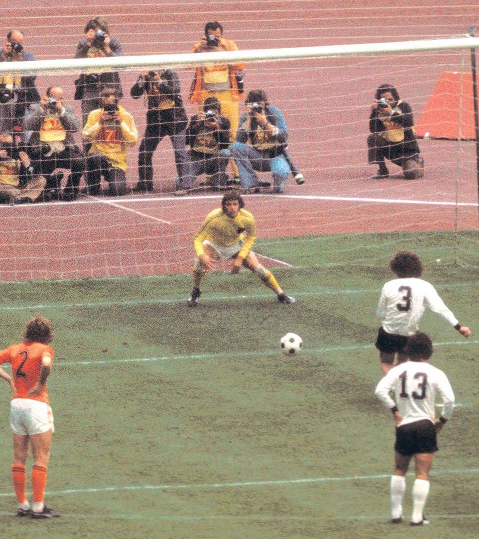 Happy birthday Paul Breitner!!
The best thing is that he can\t remember taking this penalty Leader. Legend. 