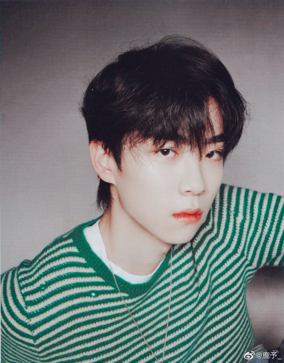 โจวจางใส่เสื้อคล้ายกัน ปฟก มั้งเดาๆ>.<