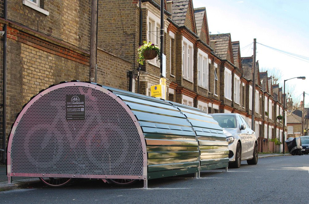 Would be great to see these in Worcester too. Six bikes stored in the space of one car. #obesityepidemic
#AirPollution
youtu.be/yFWiAJ7nxvo