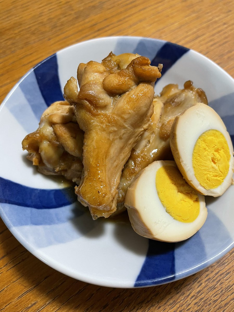 siosiojunjun's tweet photo. ズモナとBTBのコラボラガー、期待以上に美味しい〜!
今夜は手羽元のハチミツポン酢煮!
雲外蒼天っていう意味なんですって
#ZUMONABEER
#BLACKTIDEBREWING
#Beyondclouds https://t.co/WcvmwadhDE