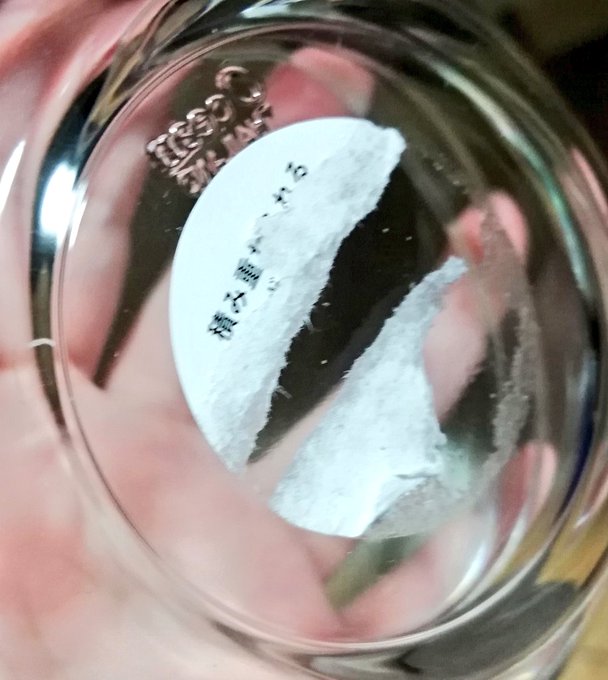 21世紀にもなっていまだに食器直貼りのシールが剥がれにくいやつだと腹立つ。皿の裏とかはまだいいけどスプーンとか口に入れるやつに剥がれにくいシール貼ってあるとすごく嫌だ。売値10円くらい上がってもいいから食器のやつはきれいに剥がれるシールにしてほしい。 