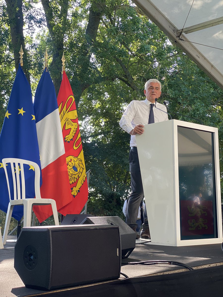 Herve_Morin's tweet photo. L’environnement est également un sujet essentiel. Ce que nous bâtissons en #Normandie sur l’hydrogéne est stratégique, sur l’économie circulaire, gigantesque. Mais si nous voulons une énergie décarbonnée cela ne peut se faire qu’avec le nucléaire. #FetedelaPomme https://t.co/IGDe7ZARru