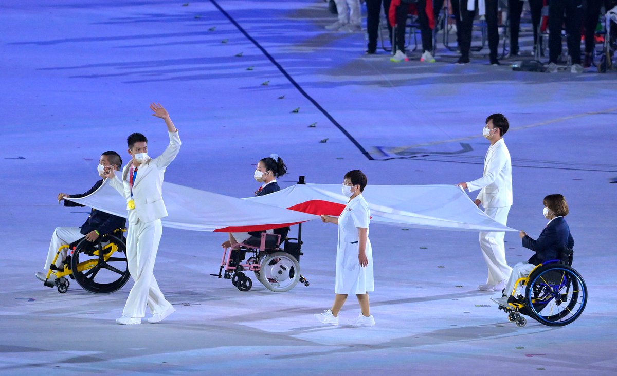 Le drapeau japonais est entré dans le Stade Olympique ! 🇯🇵

#ClosingCeremony | #JeuxParalympiques | #Tokyo2020