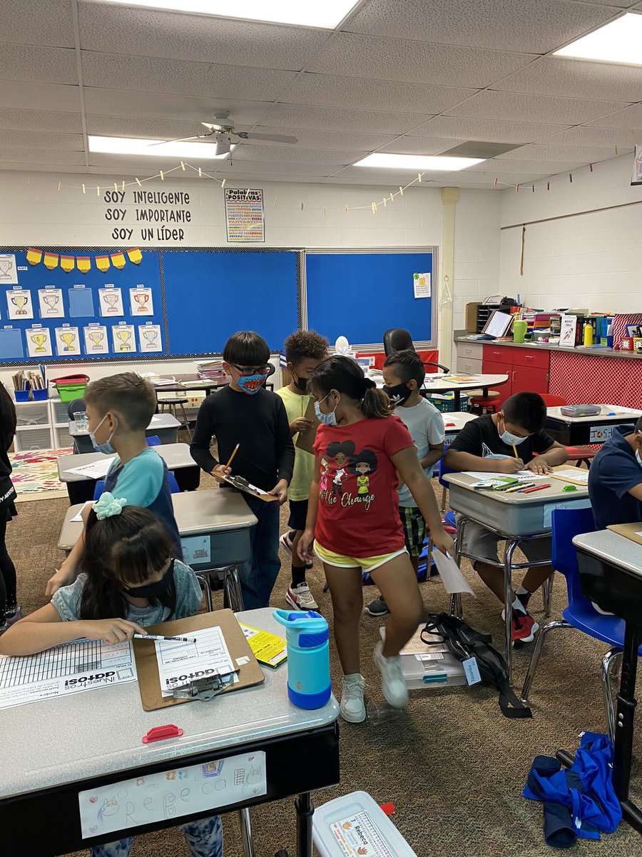 SraJarvis's tweet photo. We had fun interviewing our friends and graphing our classroom’s favorite things! #lamagiadesegundogrado #handsonlearning #riverwoodrocks @RW_Rascals @School_D15 https://t.co/5adQCZlw1v